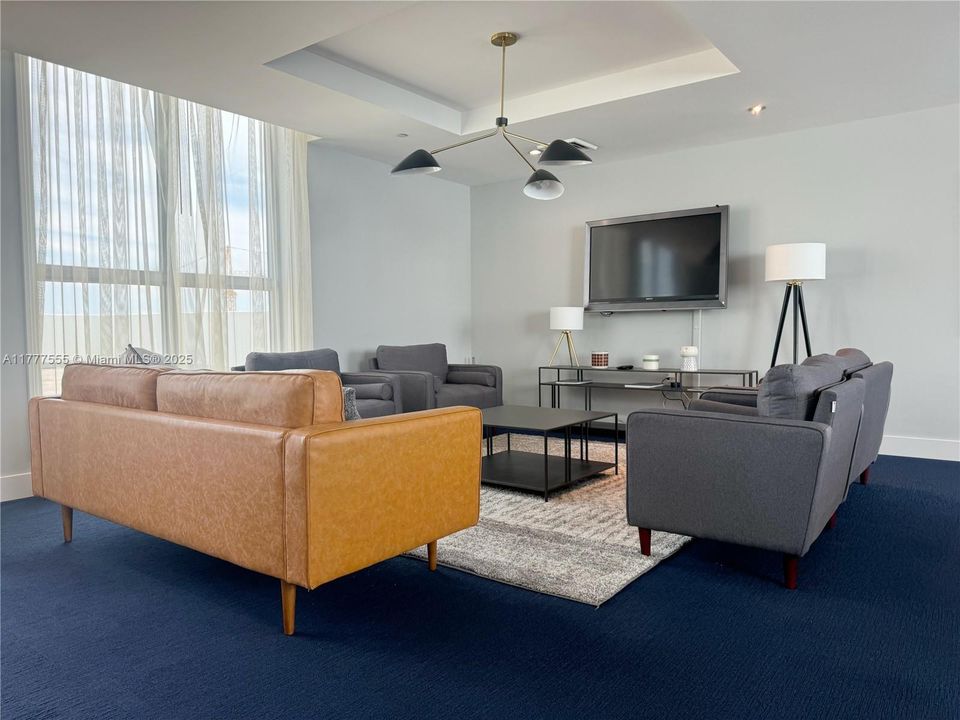 Recently Rented: $2,550 (2 beds, 2 baths, 1220 Square Feet)