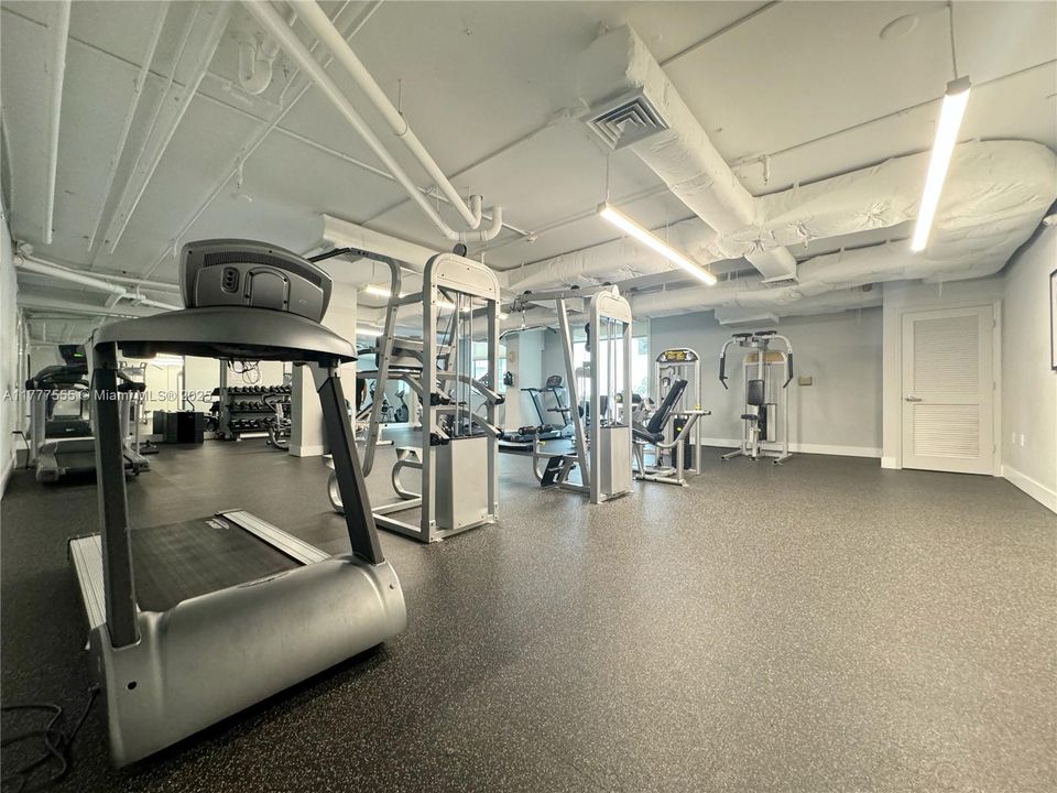 Recently Rented: $2,550 (2 beds, 2 baths, 1220 Square Feet)