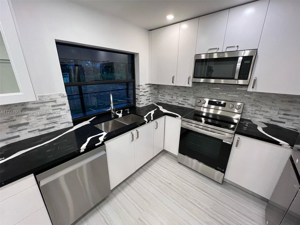 Recently Sold: $379,000 (3 beds, 2 baths, 1292 Square Feet)