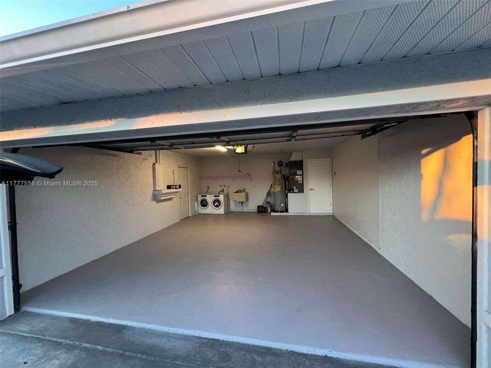 Recently Sold: $379,000 (3 beds, 2 baths, 1292 Square Feet)