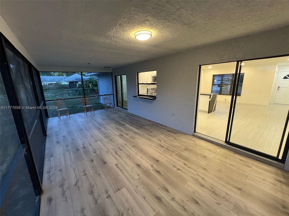 Recently Sold: $379,000 (3 beds, 2 baths, 1292 Square Feet)