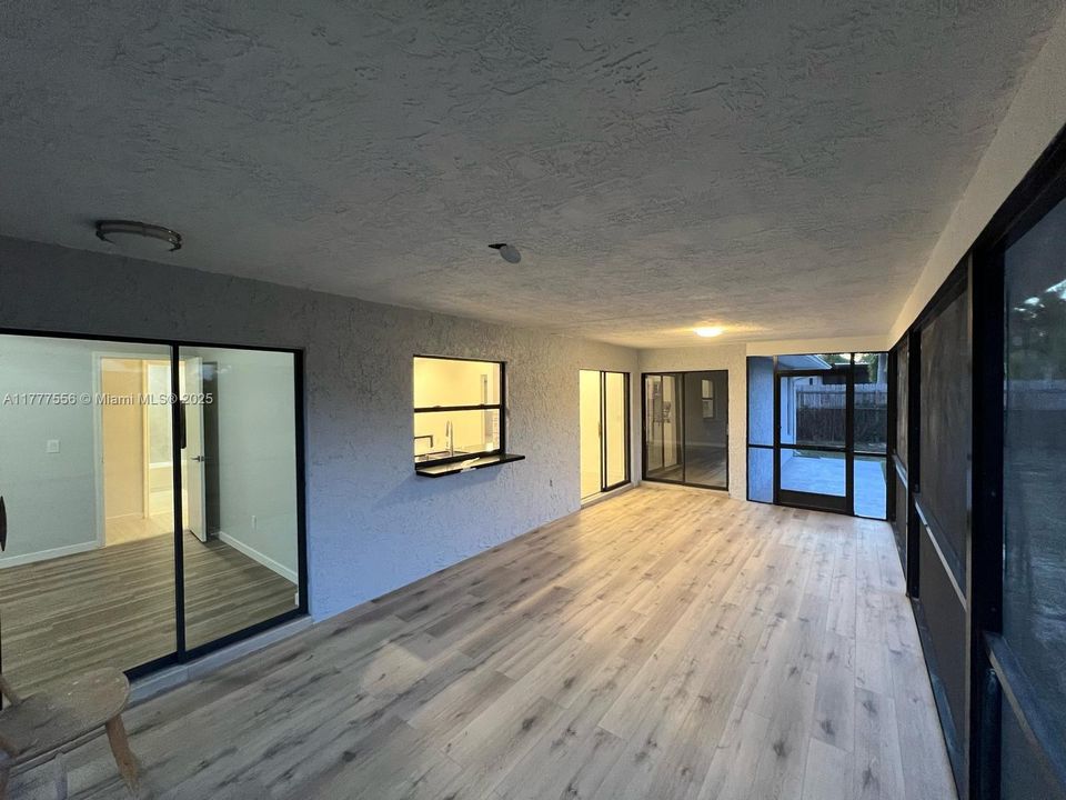 Recently Sold: $379,000 (3 beds, 2 baths, 1292 Square Feet)