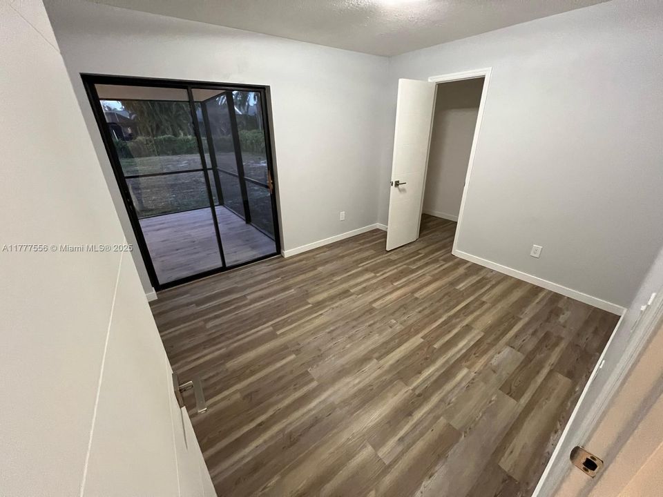 Recently Sold: $379,000 (3 beds, 2 baths, 1292 Square Feet)