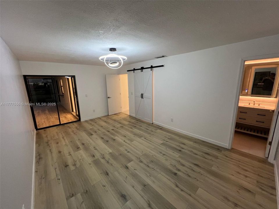 Recently Sold: $379,000 (3 beds, 2 baths, 1292 Square Feet)