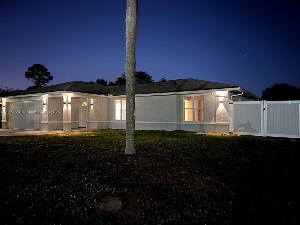 Recently Sold: $379,000 (3 beds, 2 baths, 1292 Square Feet)