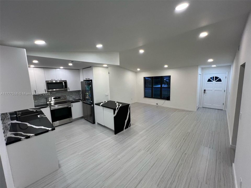 Recently Sold: $379,000 (3 beds, 2 baths, 1292 Square Feet)