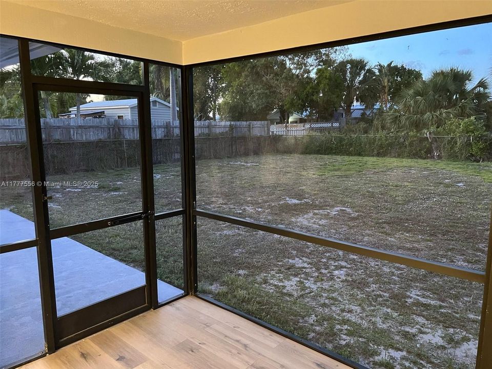 Recently Sold: $379,000 (3 beds, 2 baths, 1292 Square Feet)