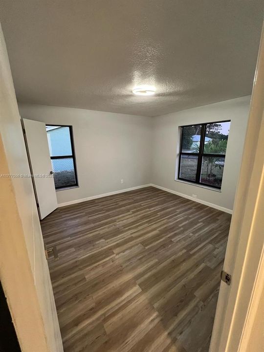 Recently Sold: $379,000 (3 beds, 2 baths, 1292 Square Feet)