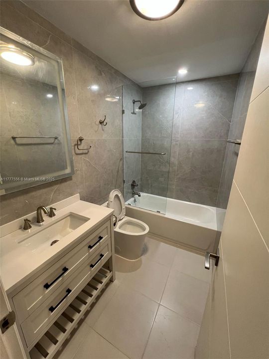 Recently Sold: $379,000 (3 beds, 2 baths, 1292 Square Feet)