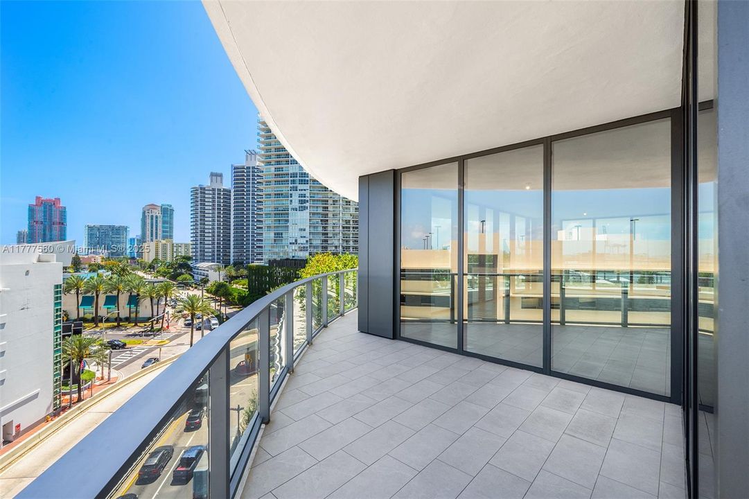 Active With Contract: $2,995,000 (3 beds, 3 baths, 2178 Square Feet)