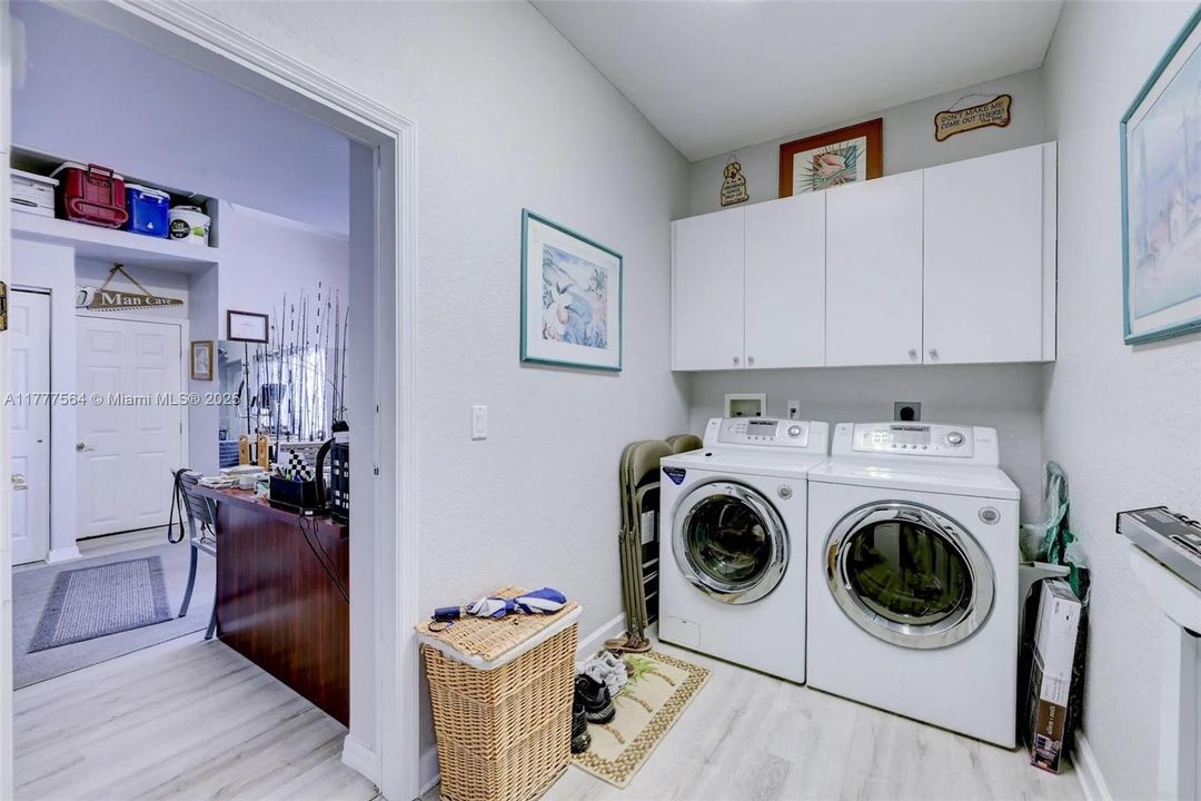 Недавно продано: $1,275,000 (3 спален, 3 ванн, 2462 Квадратных фут)