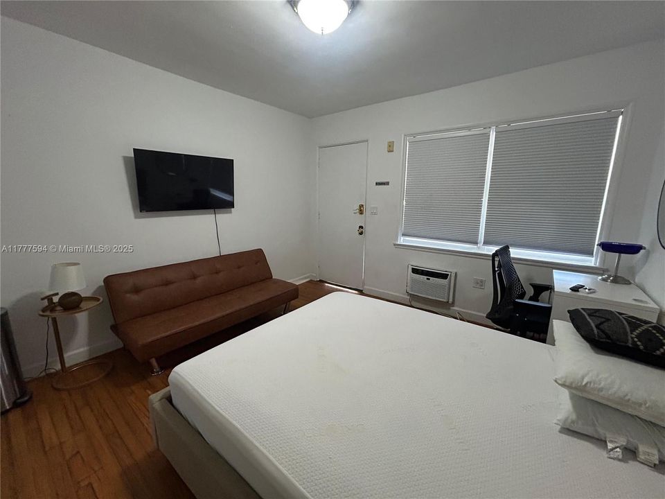 Recently Rented: $1,500 (0 beds, 1 baths, 350 Square Feet)