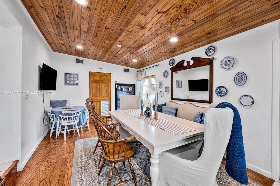 Recently Sold: $549,000 (3 beds, 2 baths, 1750 Square Feet)