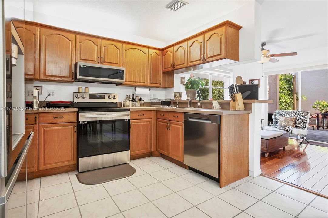 Recently Sold: $538,500 (3 beds, 2 baths, 1456 Square Feet)