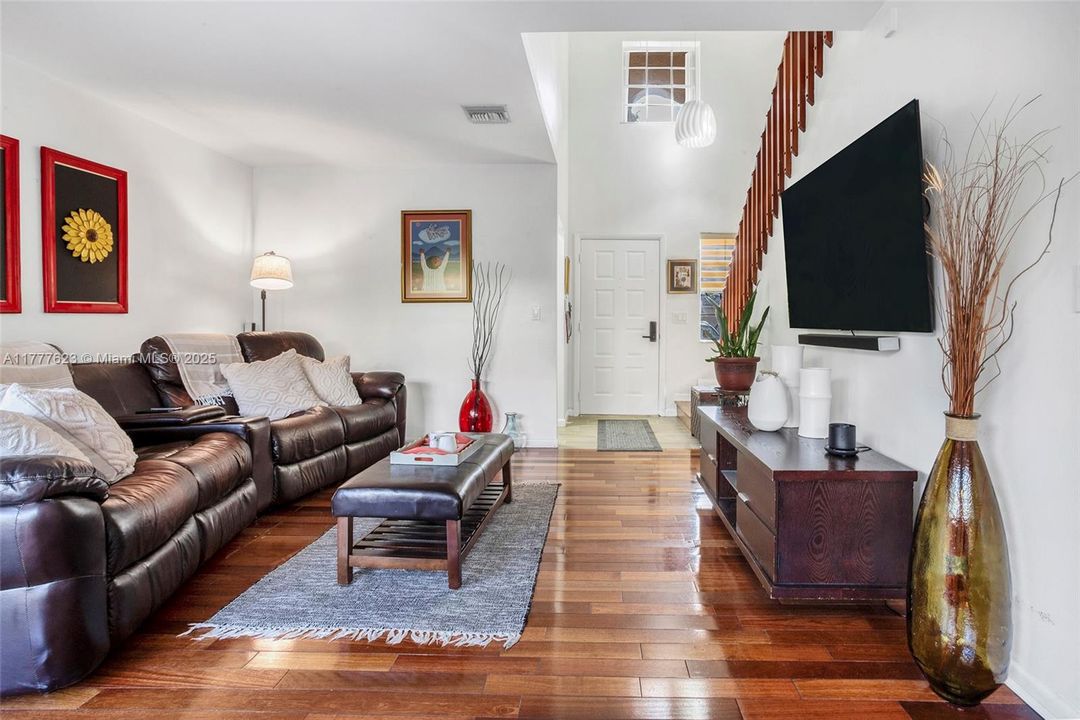 Recently Sold: $538,500 (3 beds, 2 baths, 1456 Square Feet)