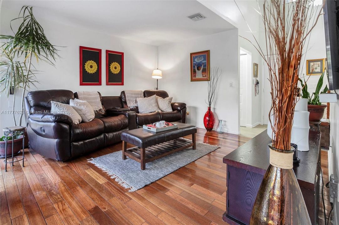 Recently Sold: $538,500 (3 beds, 2 baths, 1456 Square Feet)