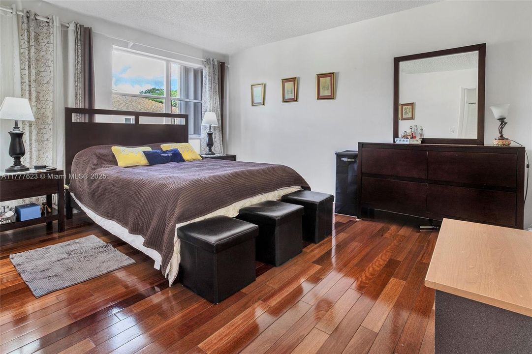 Recently Sold: $538,500 (3 beds, 2 baths, 1456 Square Feet)