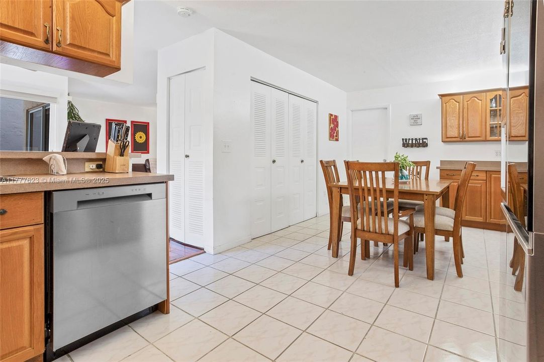 Recently Sold: $538,500 (3 beds, 2 baths, 1456 Square Feet)