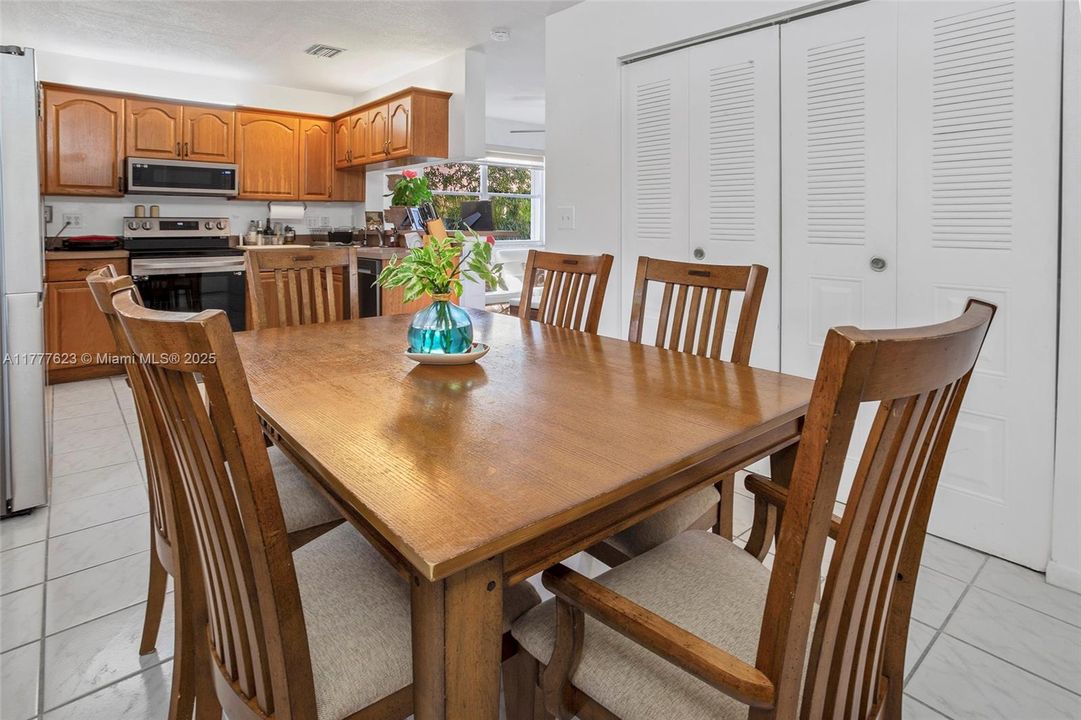 Recently Sold: $538,500 (3 beds, 2 baths, 1456 Square Feet)