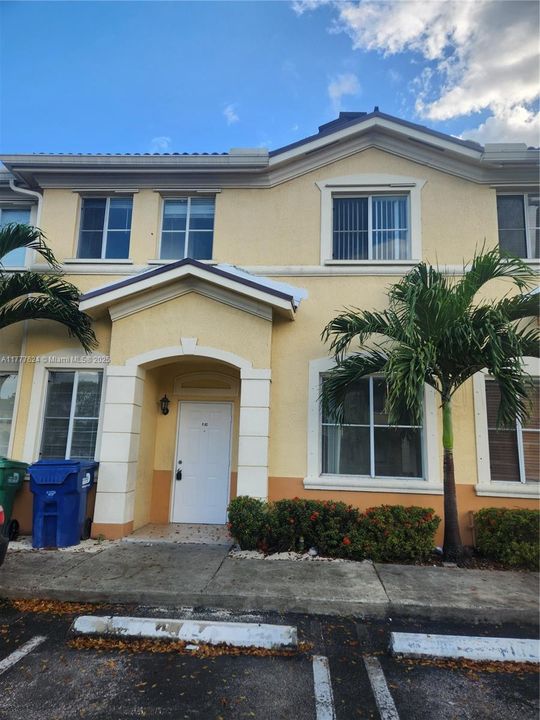 Recently Rented: $3,200 (4 beds, 3 baths, 1500 Square Feet)