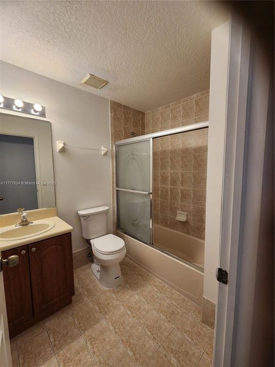 Recently Rented: $3,200 (4 beds, 3 baths, 1500 Square Feet)