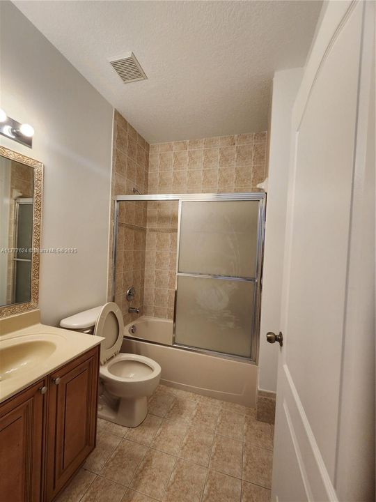 Recently Rented: $3,200 (4 beds, 3 baths, 1500 Square Feet)