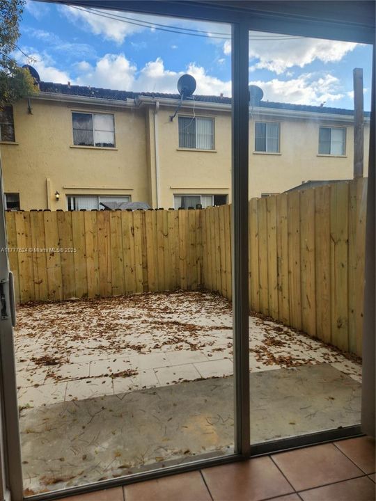 Recently Rented: $3,200 (4 beds, 3 baths, 1500 Square Feet)