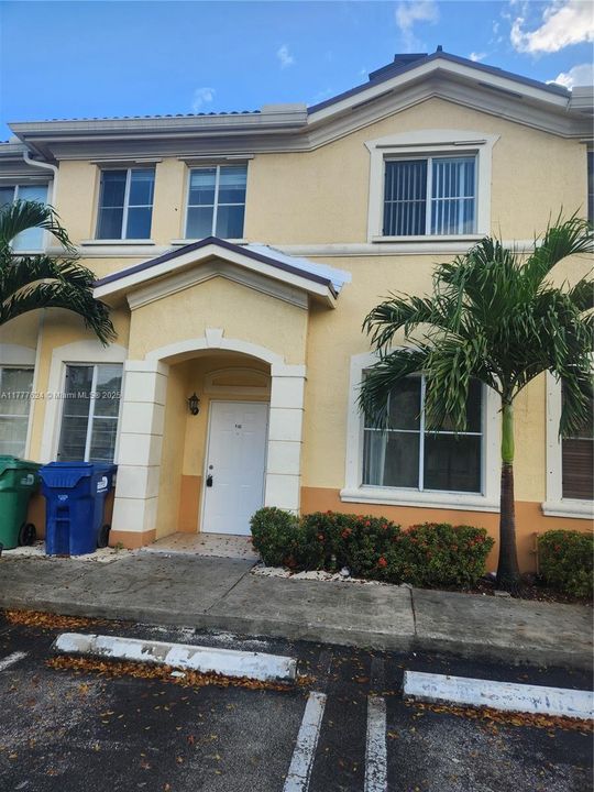 Recently Rented: $3,200 (4 beds, 3 baths, 1500 Square Feet)