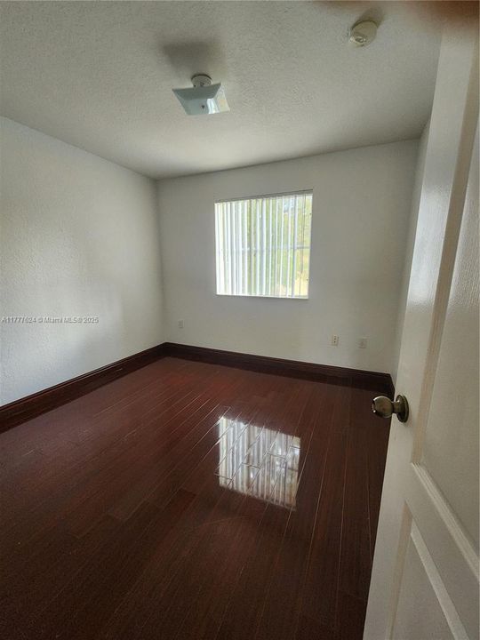 Recently Rented: $3,200 (4 beds, 3 baths, 1500 Square Feet)