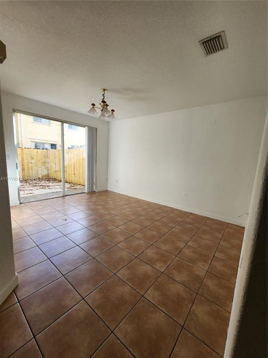 Recently Rented: $3,200 (4 beds, 3 baths, 1500 Square Feet)