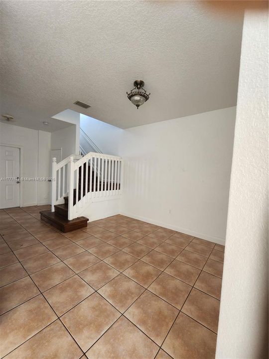 Recently Rented: $3,200 (4 beds, 3 baths, 1500 Square Feet)