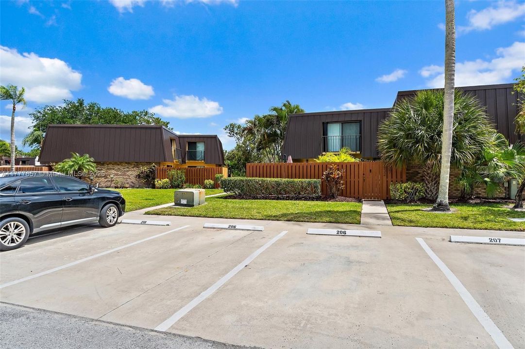 Recently Rented: $1,800 (2 beds, 2 baths, 1288 Square Feet)