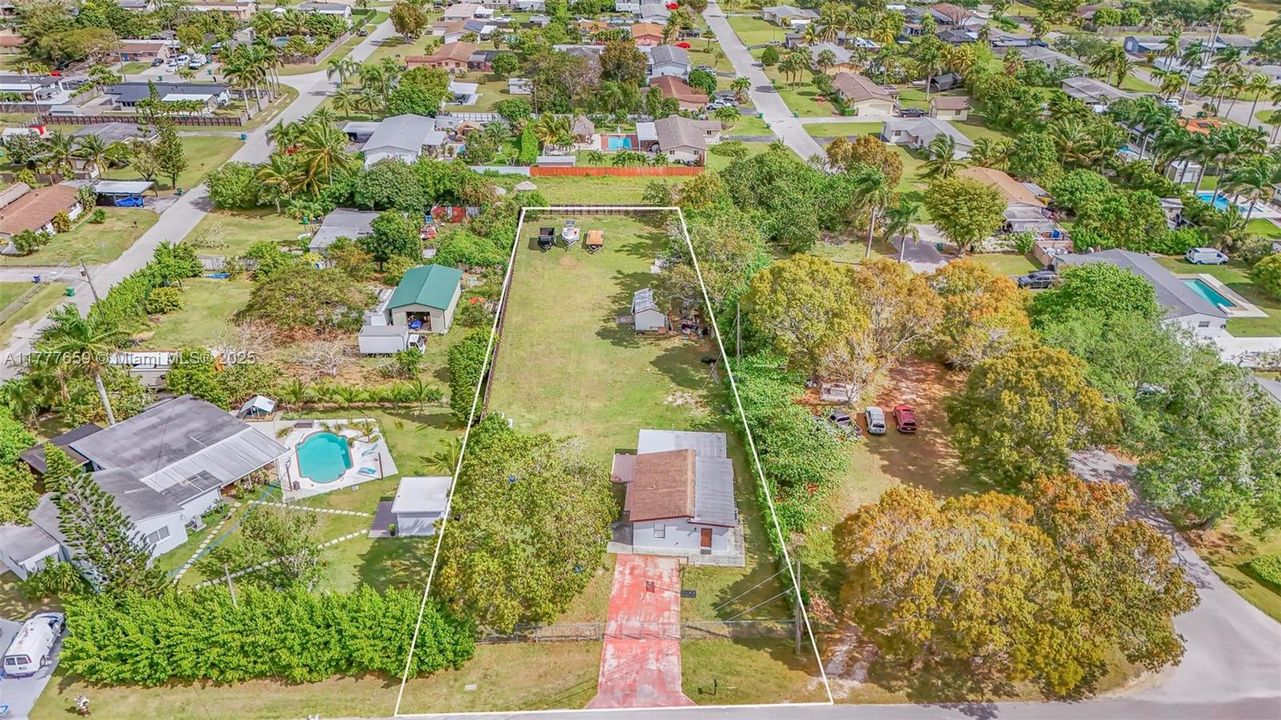 Recently Sold: $575,000 (2 beds, 2 baths, 1035 Square Feet)