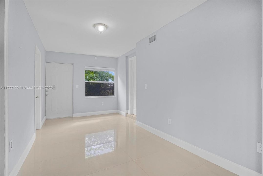 Recently Sold: $575,000 (2 beds, 2 baths, 1035 Square Feet)