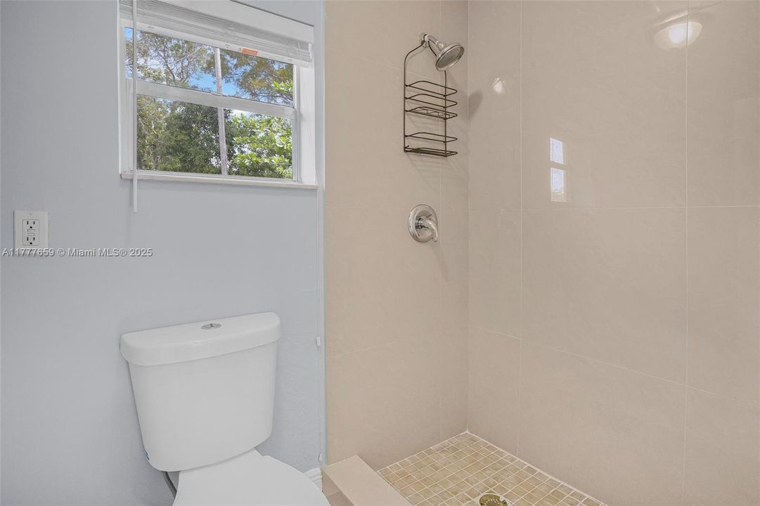 Recently Sold: $575,000 (2 beds, 2 baths, 1035 Square Feet)