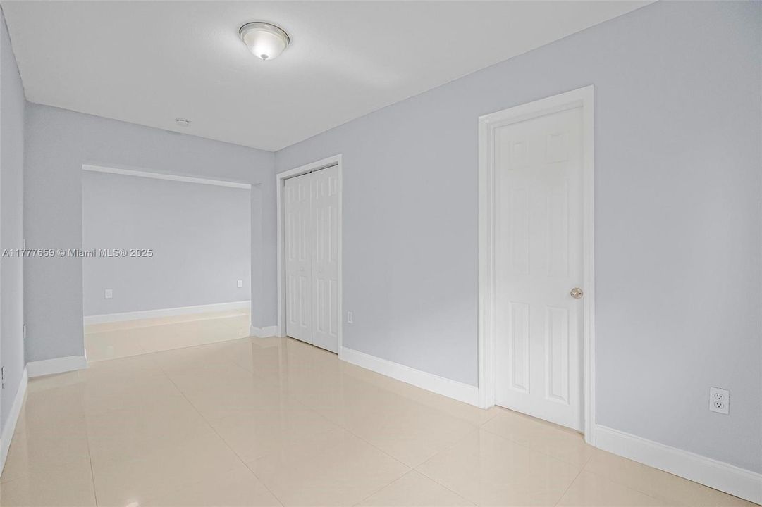 Recently Sold: $575,000 (2 beds, 2 baths, 1035 Square Feet)