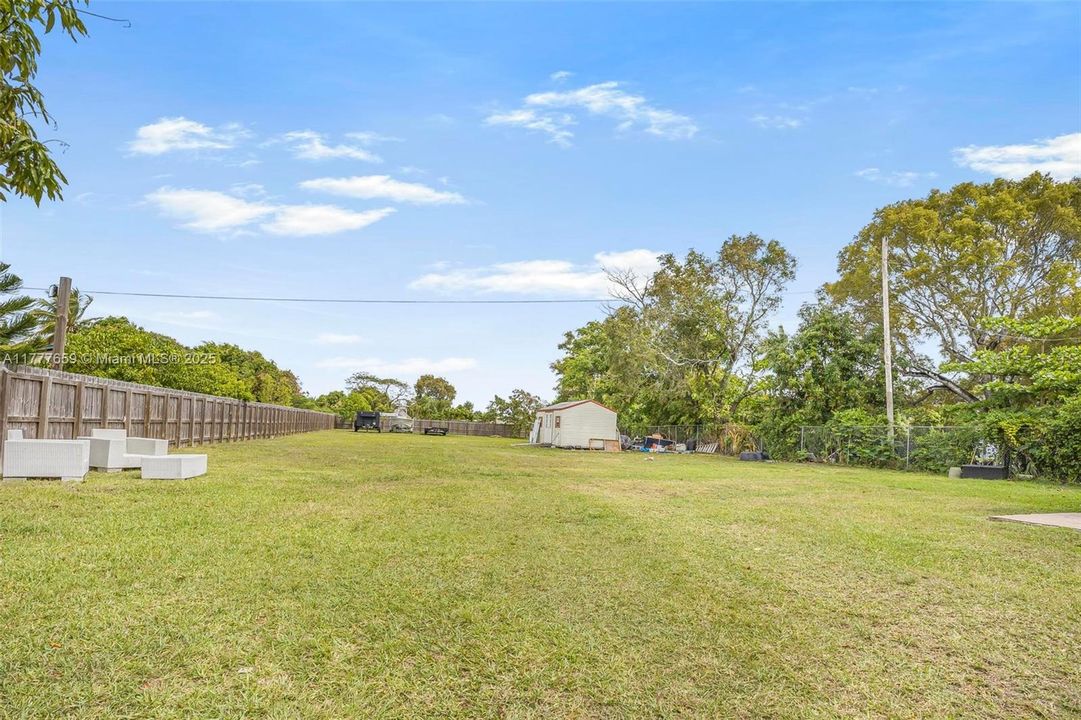 Recently Sold: $575,000 (2 beds, 2 baths, 1035 Square Feet)