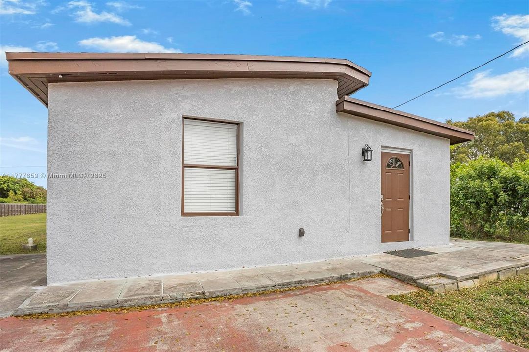 Recently Sold: $575,000 (2 beds, 2 baths, 1035 Square Feet)