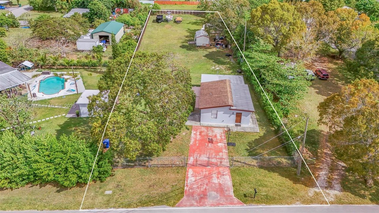 Recently Sold: $575,000 (2 beds, 2 baths, 1035 Square Feet)