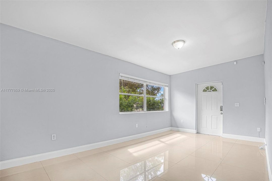 Recently Sold: $575,000 (2 beds, 2 baths, 1035 Square Feet)