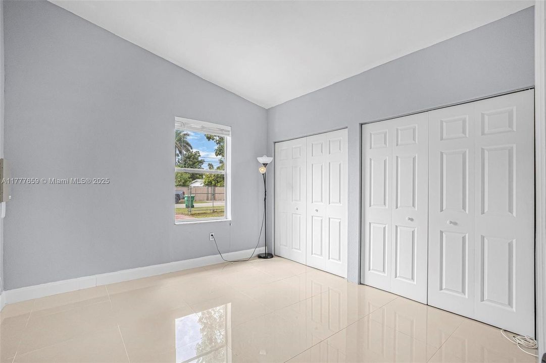 Recently Sold: $575,000 (2 beds, 2 baths, 1035 Square Feet)