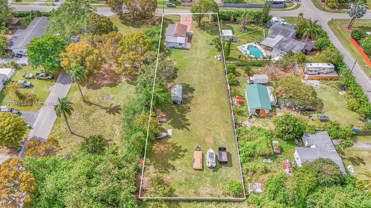 Recently Sold: $575,000 (2 beds, 2 baths, 1035 Square Feet)