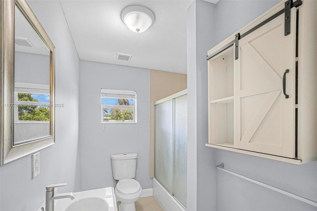 Recently Sold: $575,000 (2 beds, 2 baths, 1035 Square Feet)