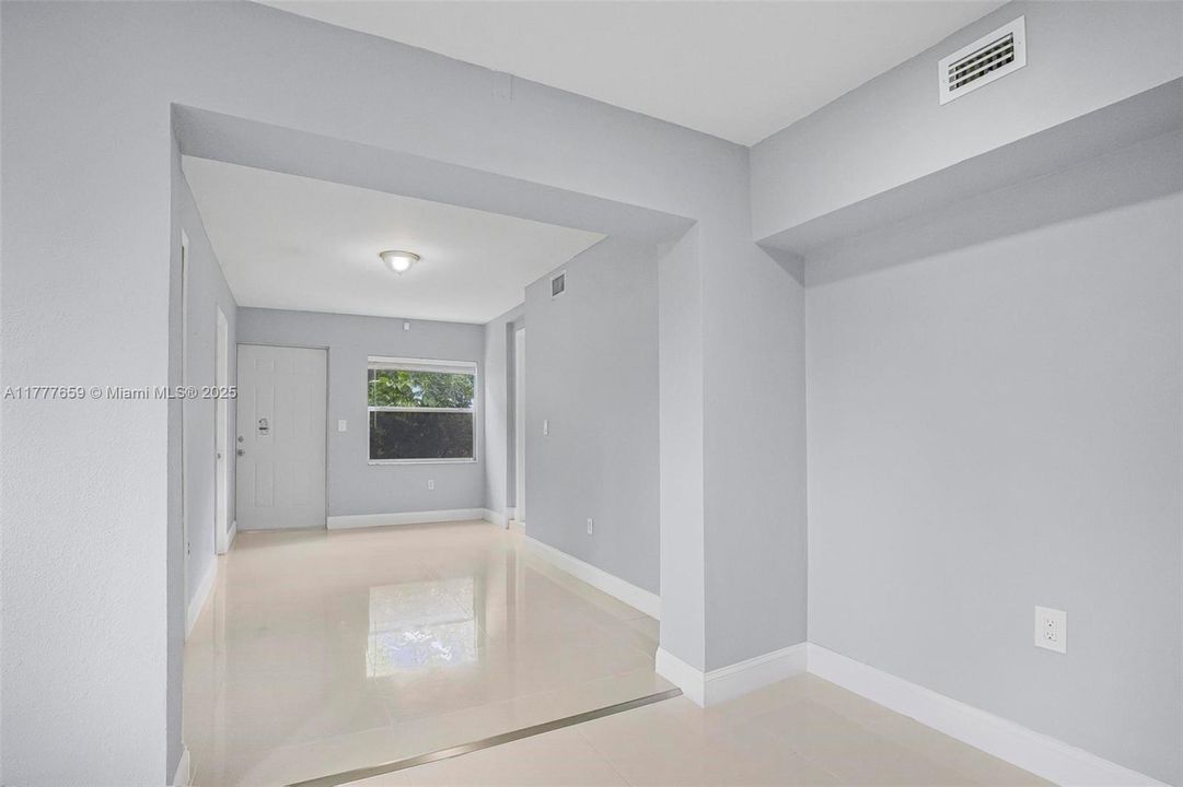Recently Sold: $575,000 (2 beds, 2 baths, 1035 Square Feet)