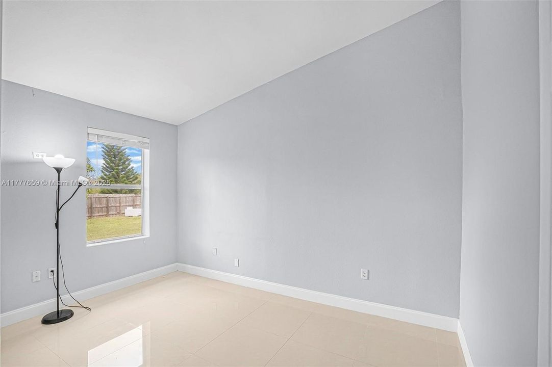 Recently Sold: $575,000 (2 beds, 2 baths, 1035 Square Feet)