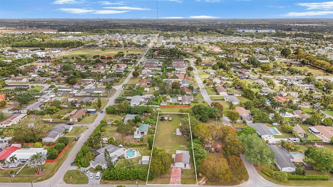 Recently Sold: $575,000 (2 beds, 2 baths, 1035 Square Feet)