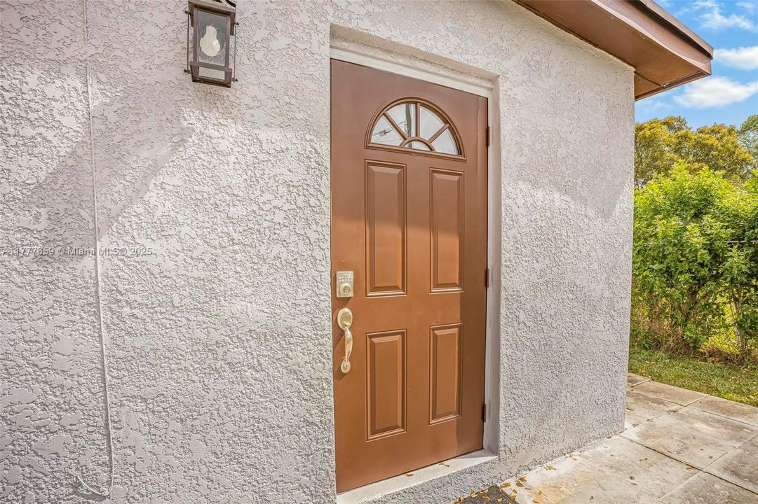 Recently Sold: $575,000 (2 beds, 2 baths, 1035 Square Feet)