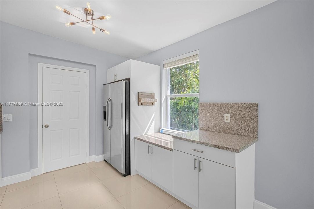 Recently Sold: $575,000 (2 beds, 2 baths, 1035 Square Feet)
