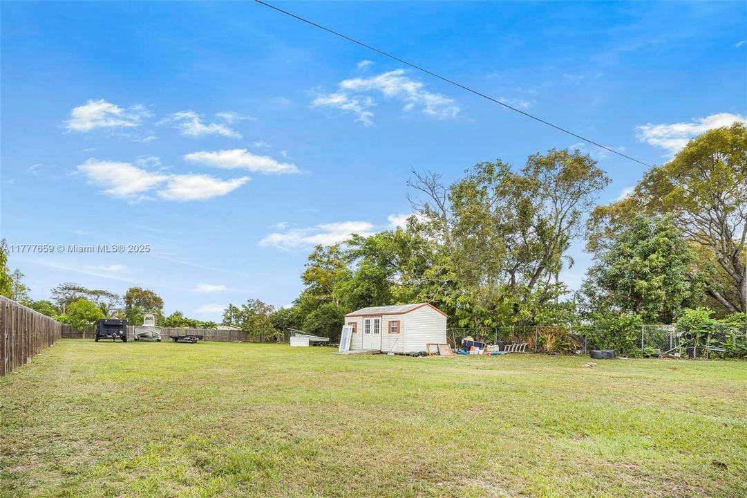 Recently Sold: $575,000 (2 beds, 2 baths, 1035 Square Feet)