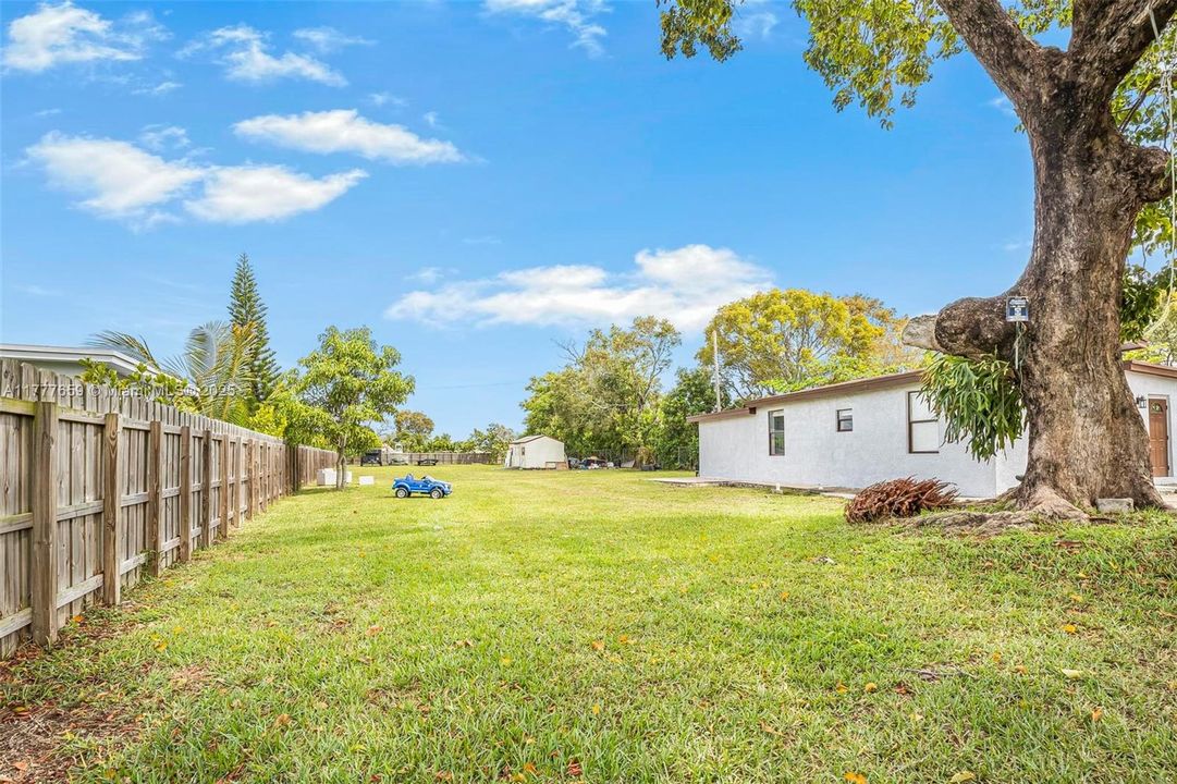 Recently Sold: $575,000 (2 beds, 2 baths, 1035 Square Feet)